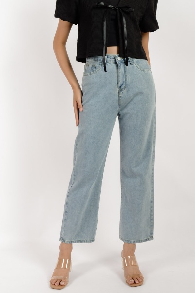 Diana Straight Cut Jeans - Light Blue