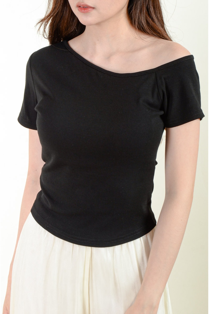 Izayah Toga Tee with Padding - Black